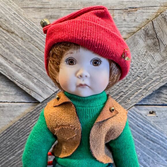 Vintage Christmas Elf, Paradise Galleries Treasury Collection, Porcelain Elf 9”H - Picture 7 of 9